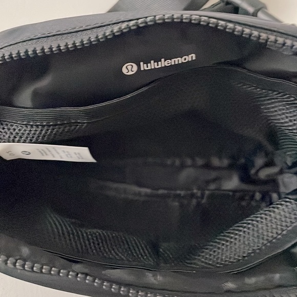 NWT Lululemon Black Everywhere Belt Bag 1L - Picture 10 of 16